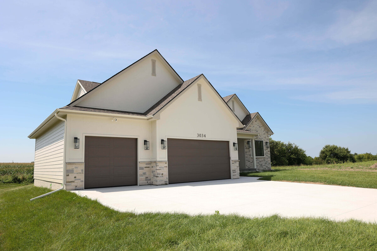 3034-Exterior-Grimes-Central-Iowa-Custom-Home-JRL-Builders-3F1A2226