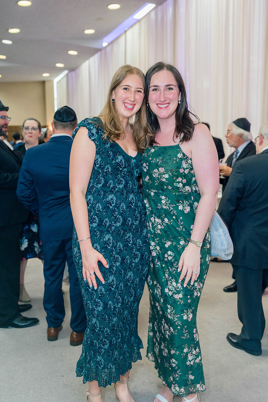 Eliana-Melmed-Photography-Chicago-LosAngeles-Jewish-WeddingPhotography-ElianaSklar-CocktailHour-00039