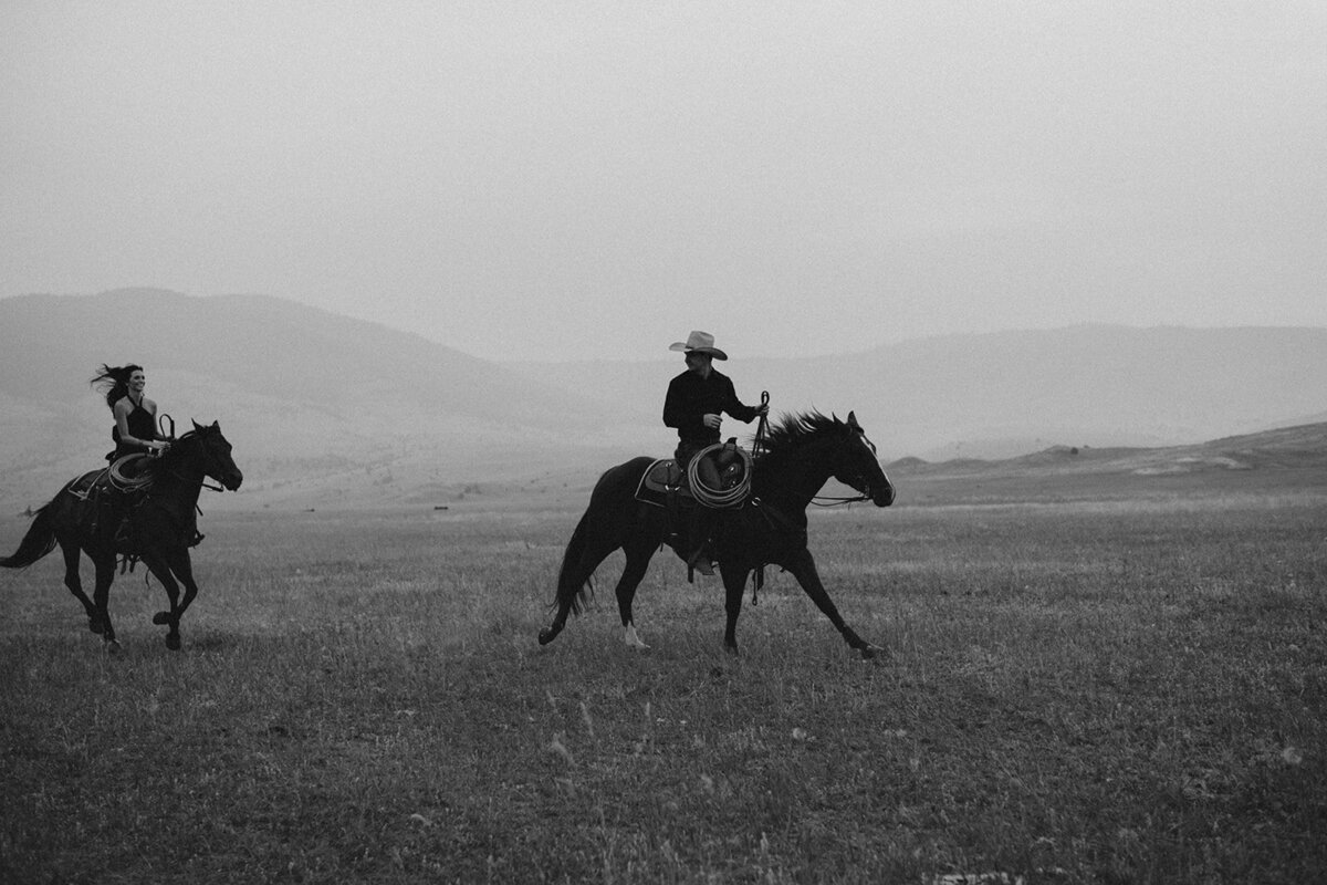 presley-gray-horseback-western-montana-engagement2193