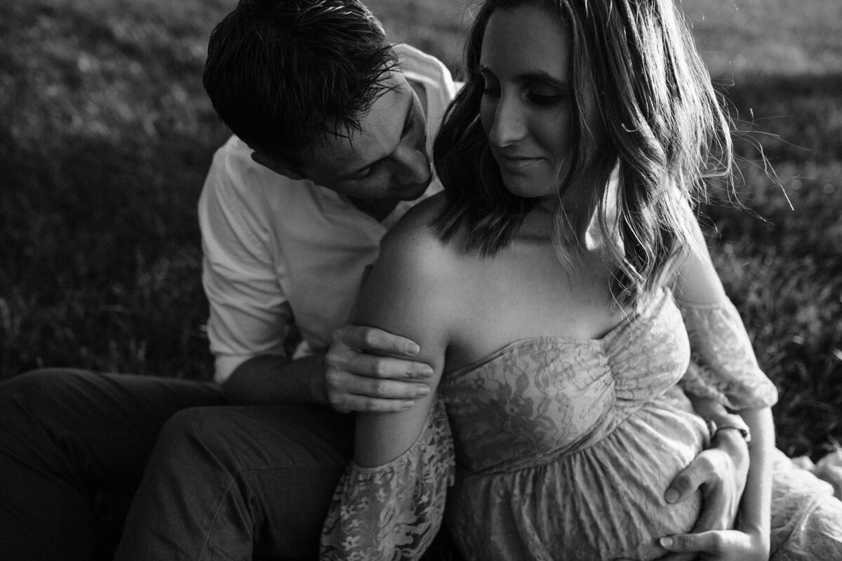 Outdoor-Country-Maternity-Session-MIlwaukee13