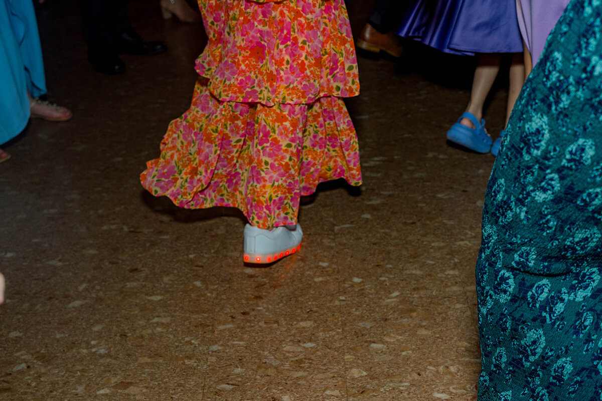 Eliana-Melmed-Photography-Chicago-LosAngeles-Jewish-WeddingPhotography-ElianaSklar-DanceFloor-00023