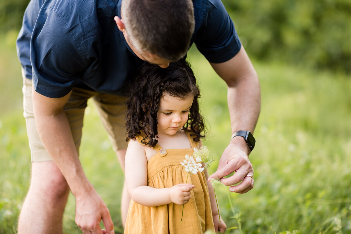 Boston-family-photographer-bella-wang-photography-Lifestyle-session-outdoor-wildflower-22