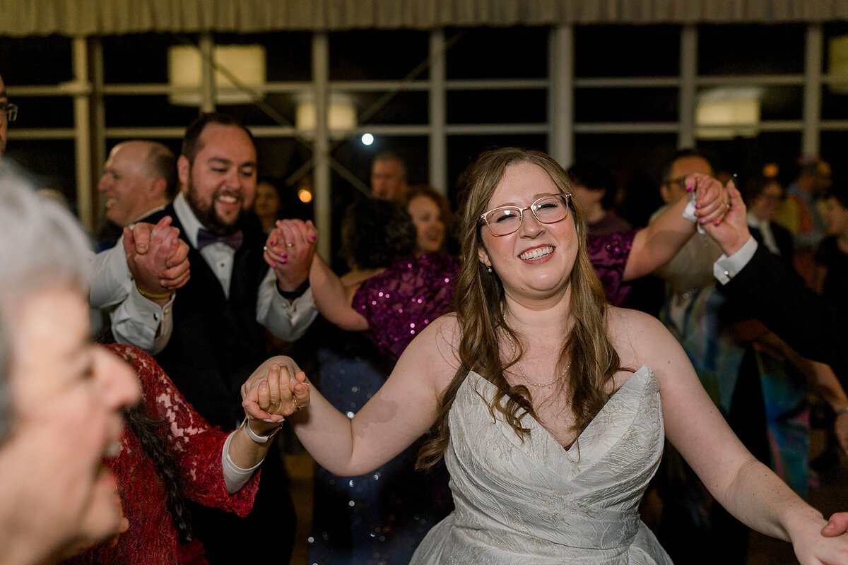 Eliana-Melmed-Photography-Chicago-LosAngeles-Jewish-WeddingPhotography-SimchaDancing-00187