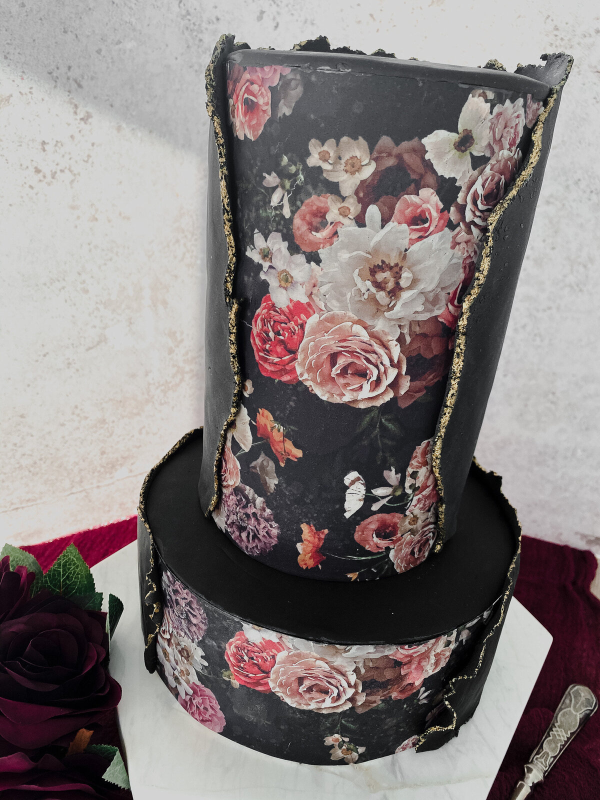 layers-graces-black-wedding-cake