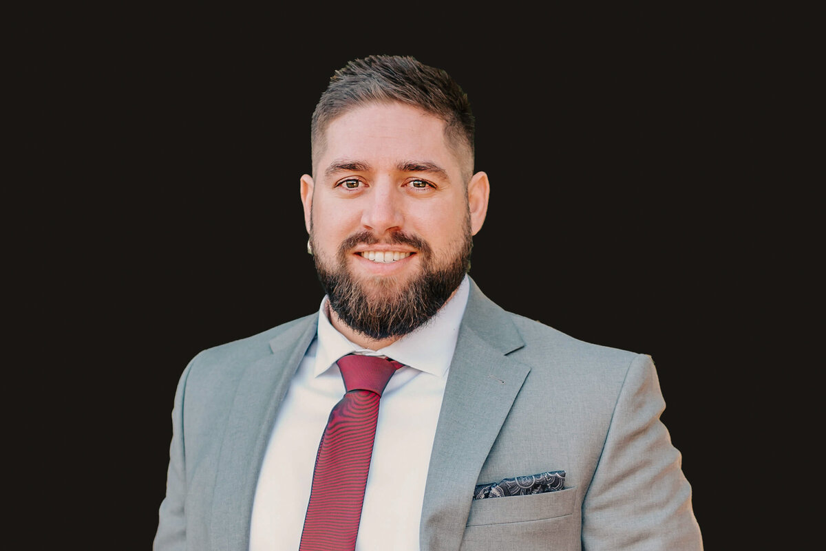 professional headshot photo in Springfield Mo of man in grey suit