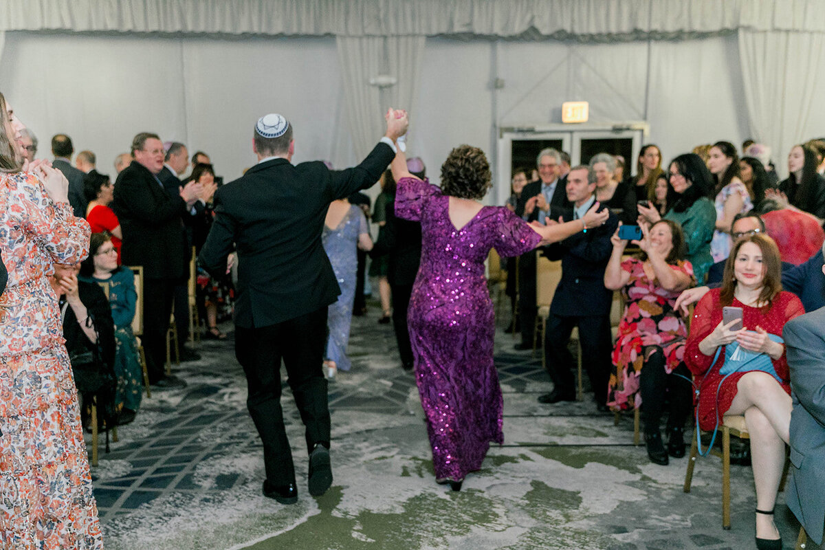 Eliana-Melmed-Photography-Chicago-LosAngeles-Jewish-WeddingPhotography-Chuppah-00272