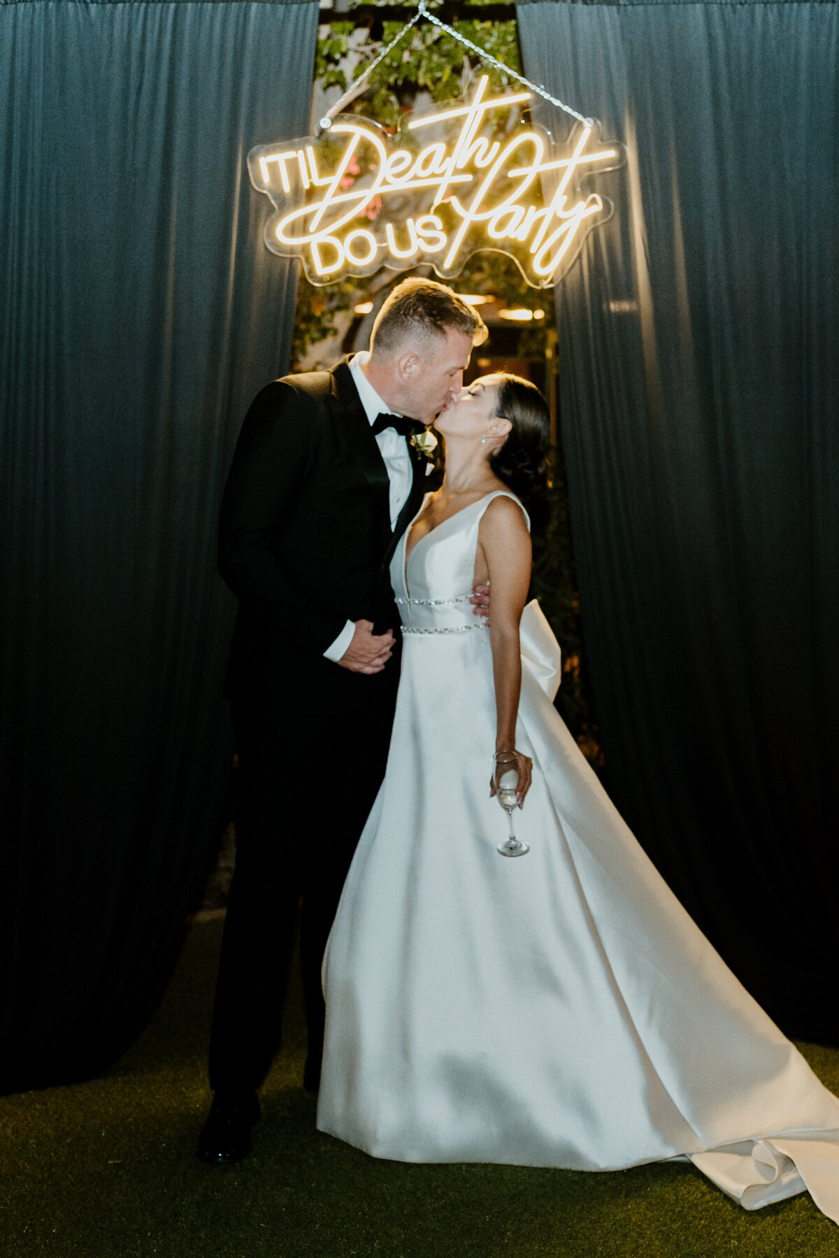 EMILY VANDEHEY PHOTOGRAPHY -- Arizona Wedding Photographer -- Biltmore Estate Wedding -- Phoenix_ Arizona Wedding -- Arianna + Casey -- Previews-192