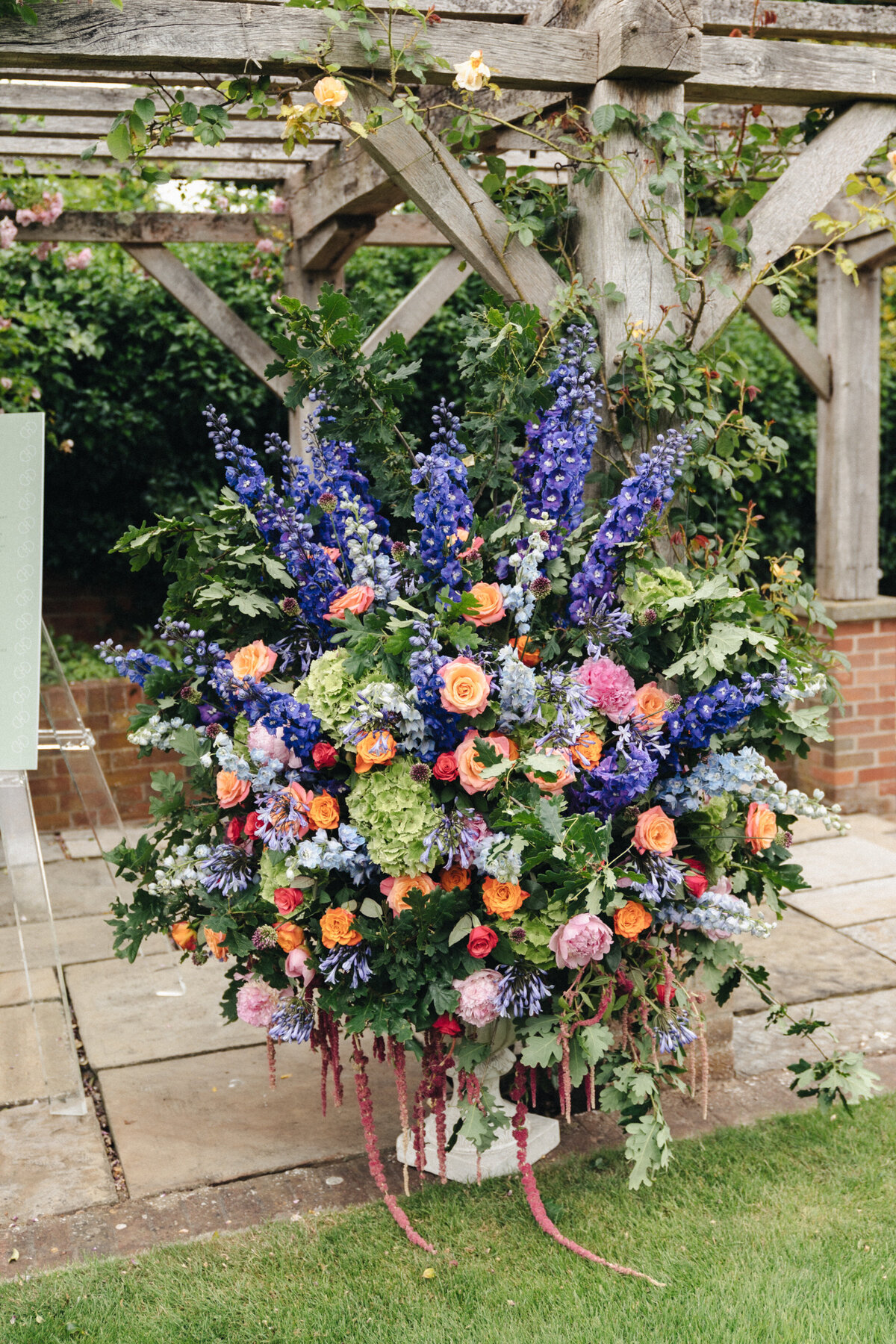 luxury-wedding-flower-urn-blue