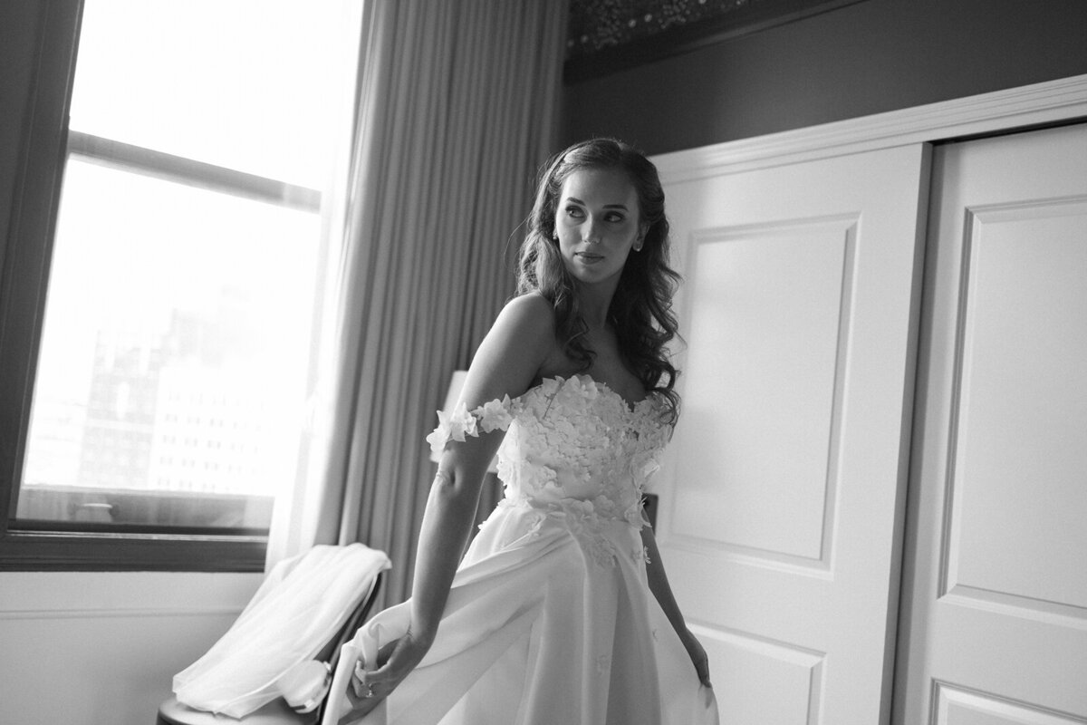 candid-getting-ready-whitney-hotel