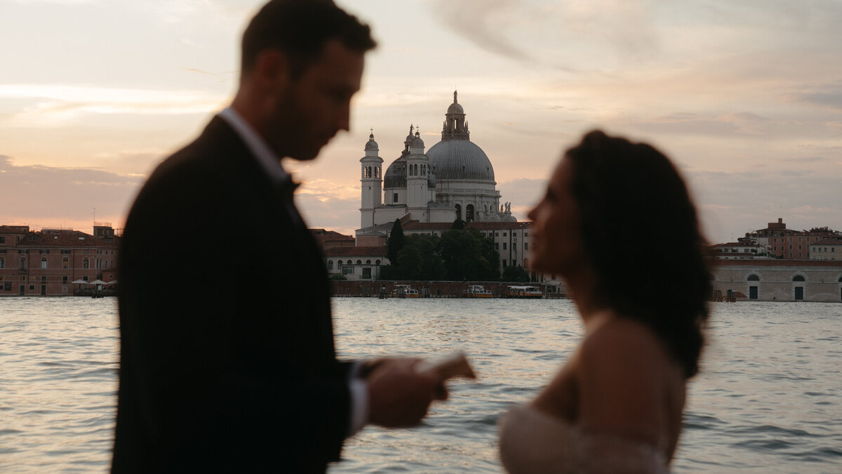 the_chaffins_international_destination_wedding_elopement_photographers_sammie_chaffin_micah_editorial_adventure_photos_travel_venice_italy_30