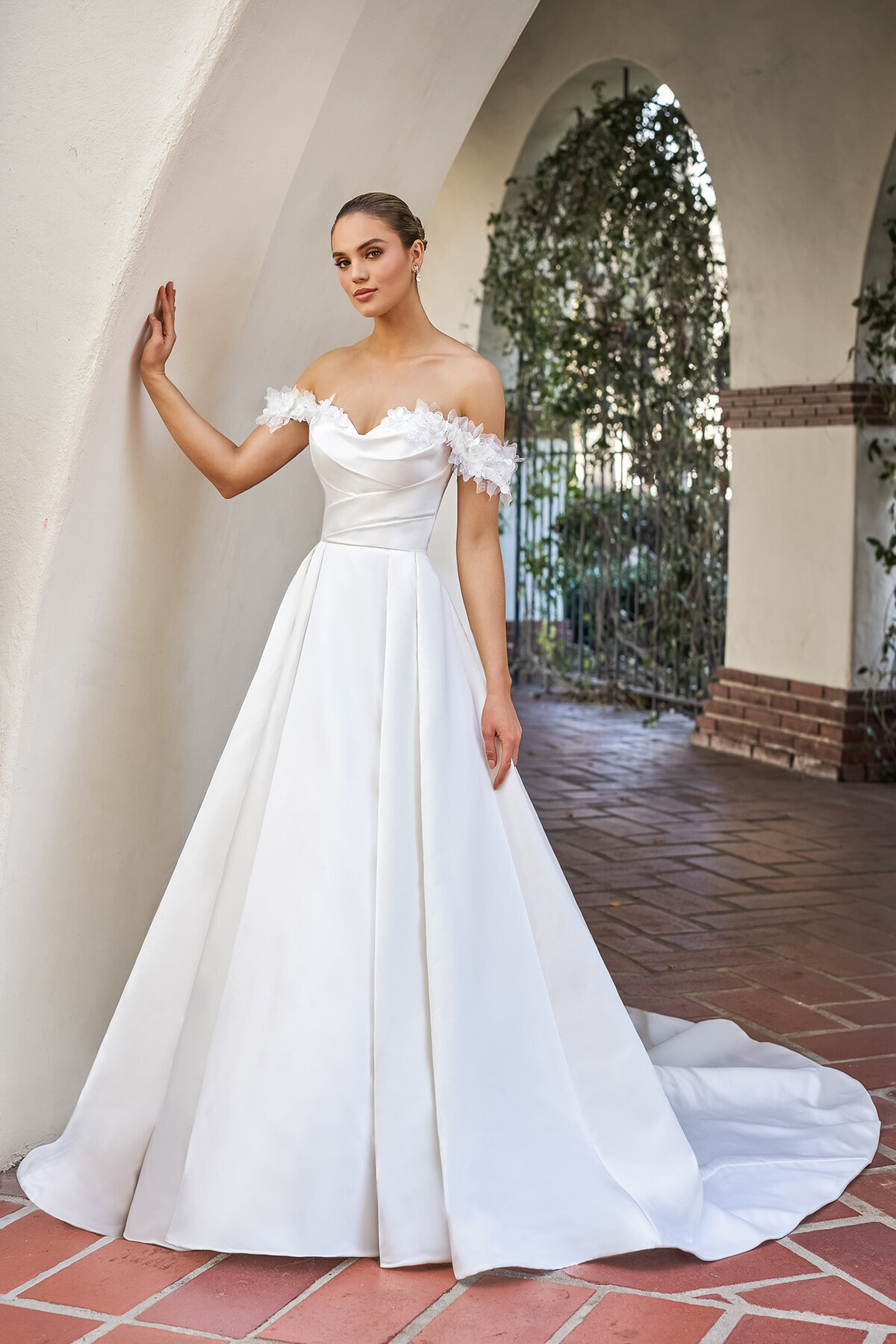 bridal-dresses-T262068-F
