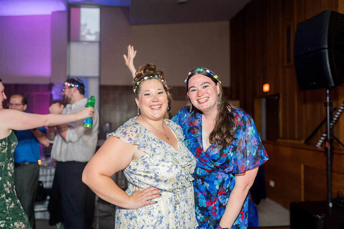 Eliana-Melmed-Photography-Chicago-LosAngeles-Jewish-WeddingPhotography-ElianaSklar-DanceFloor-00164