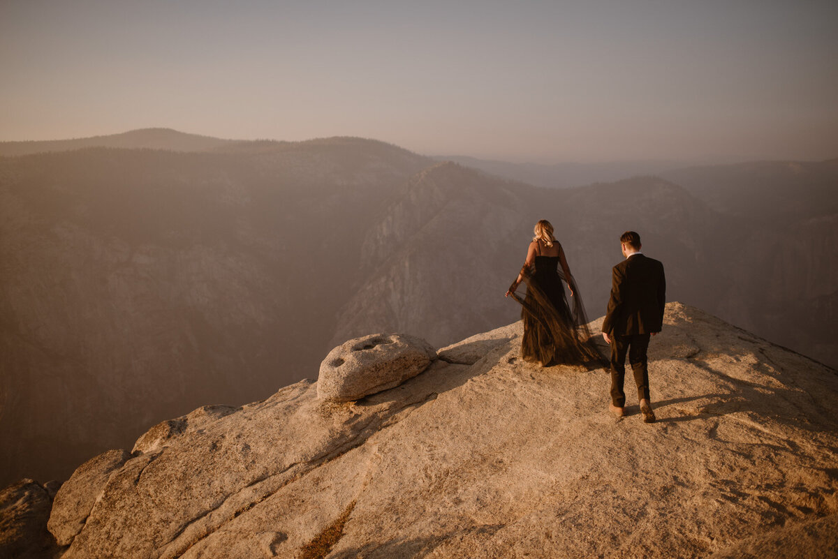 Yosemite engagement pictures at Taft Point