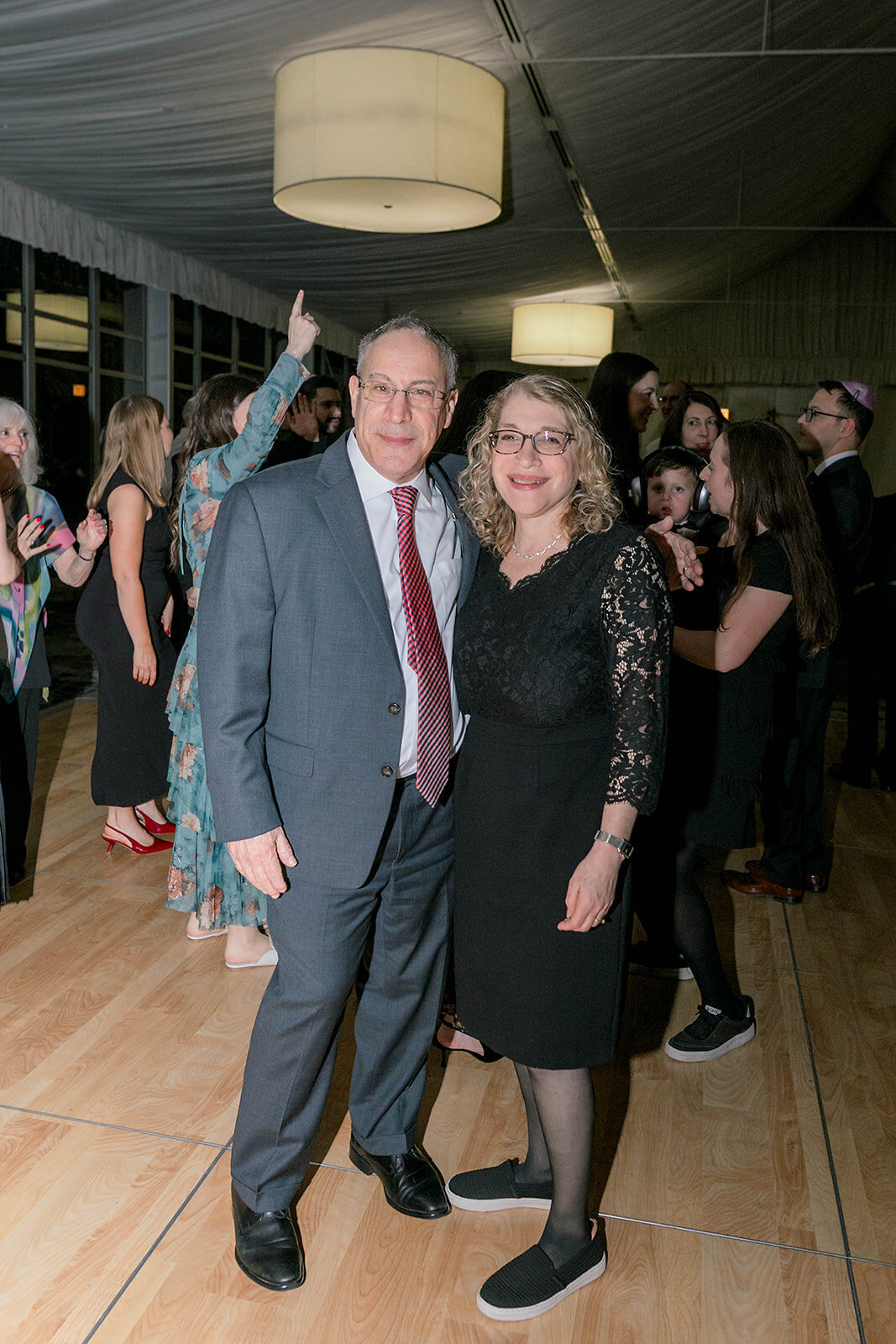Eliana-Melmed-Photography-Chicago-LosAngeles-Jewish-WeddingPhotography-Dancefloor-00109