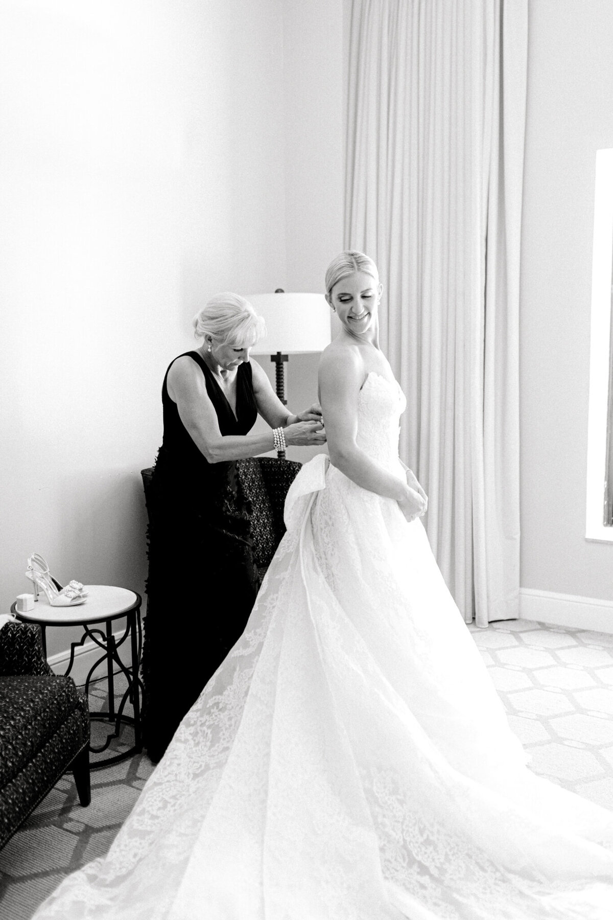 Katelyn & Kyle's Wedding at the Adolphus Hotel | Dallas Wedding Photographer | Sami Kathryn Photography-55