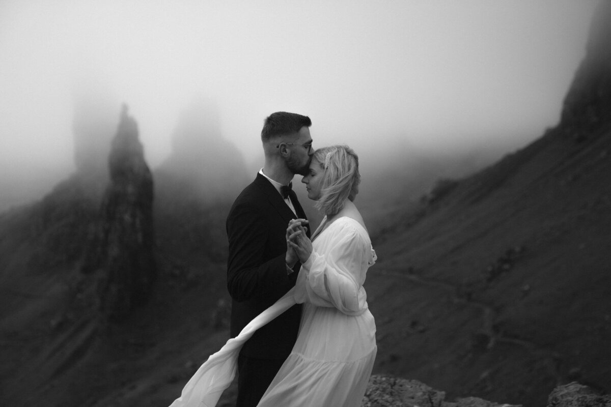 the_chaffins_international_destination_wedding_elopement_photographers_sammie_chaffin_micah_editorial_adventure_photos_travel_isle_of_skye_scotland_8