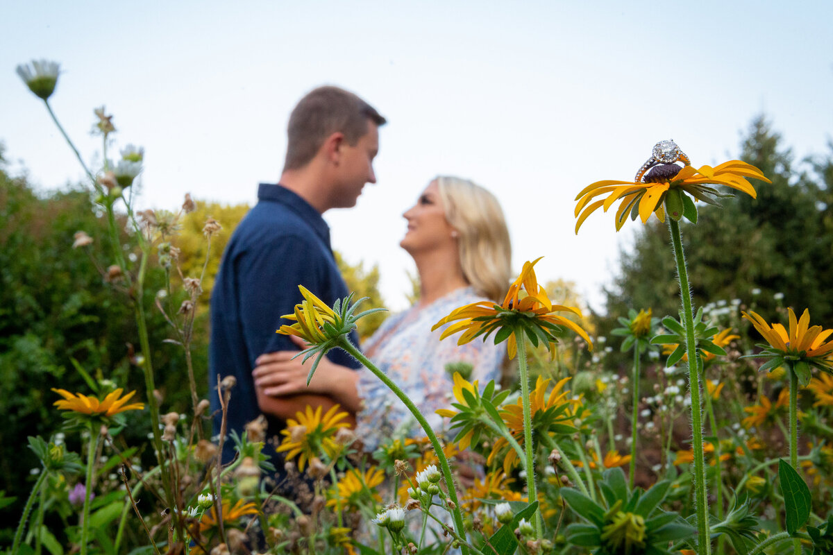 engagement-session-sunflower-sayen-house-gardens