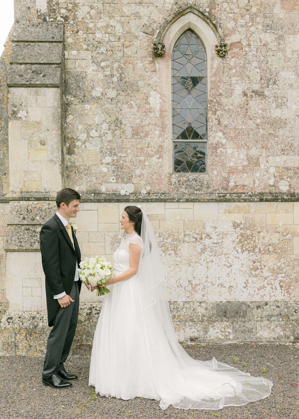 chloe-winstanley-weddings-wiltshire-bride-groom-church