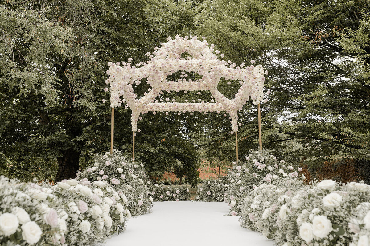 white-wedding-ceremony-decor
