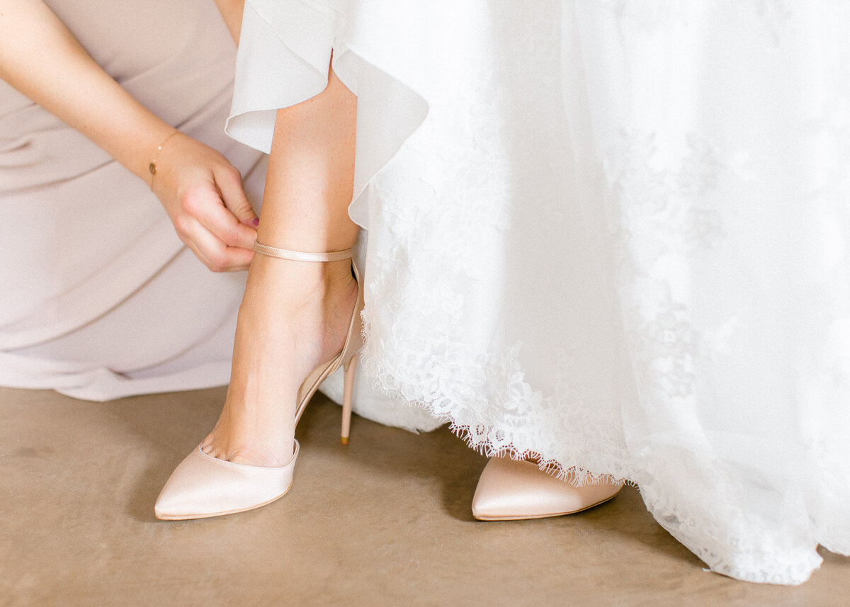 IMG_9675-Modifier-Olivia-Poncelet-Destination-Wedding-Photographer-Belgium-Brussels-Blog-Jimmy-Choo-heels-bridal