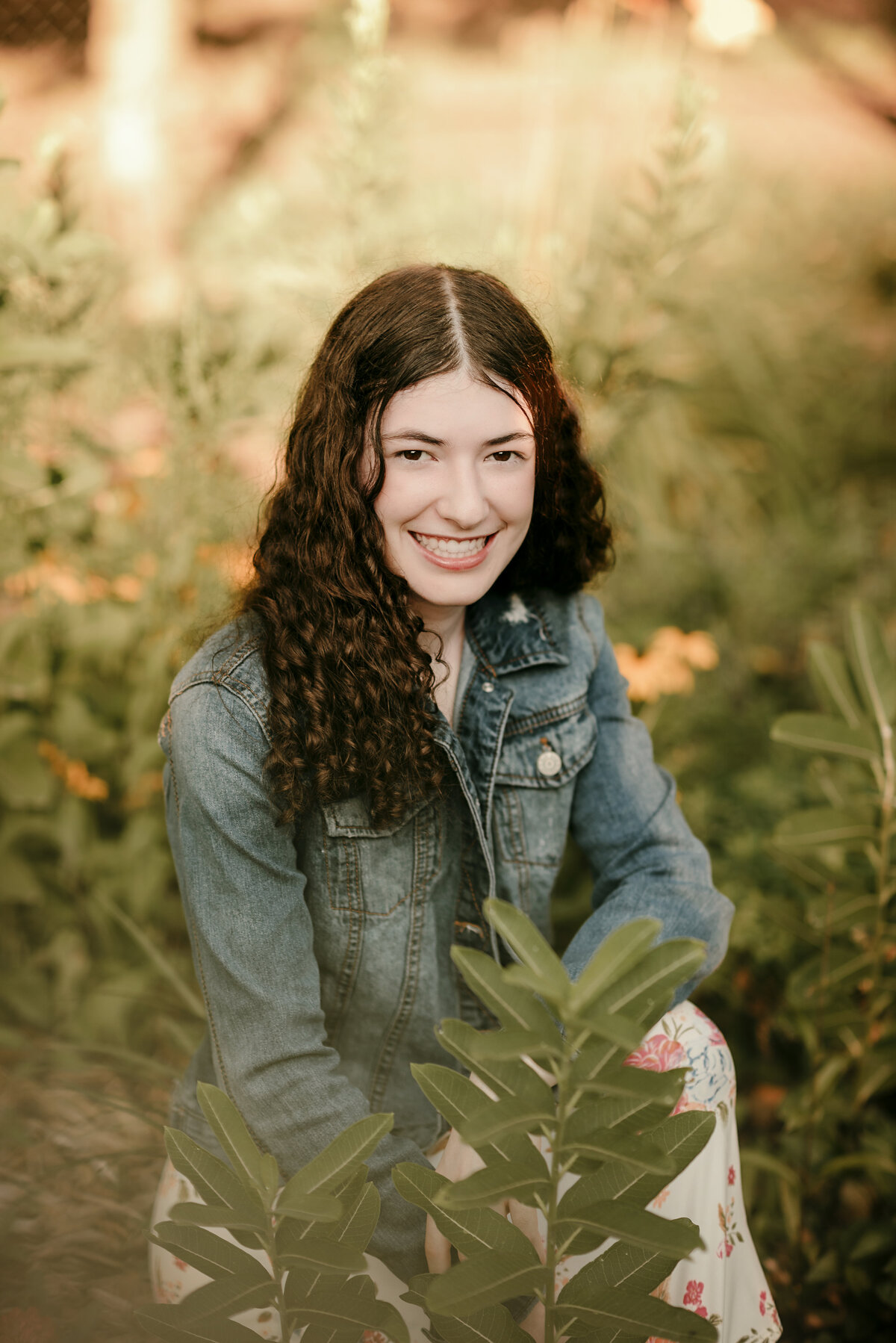 Indulge in garden grace with Shannon Kathleen Photography's Minneapolis senior portraits. Reserve your session for blooming beauty and cherished memories