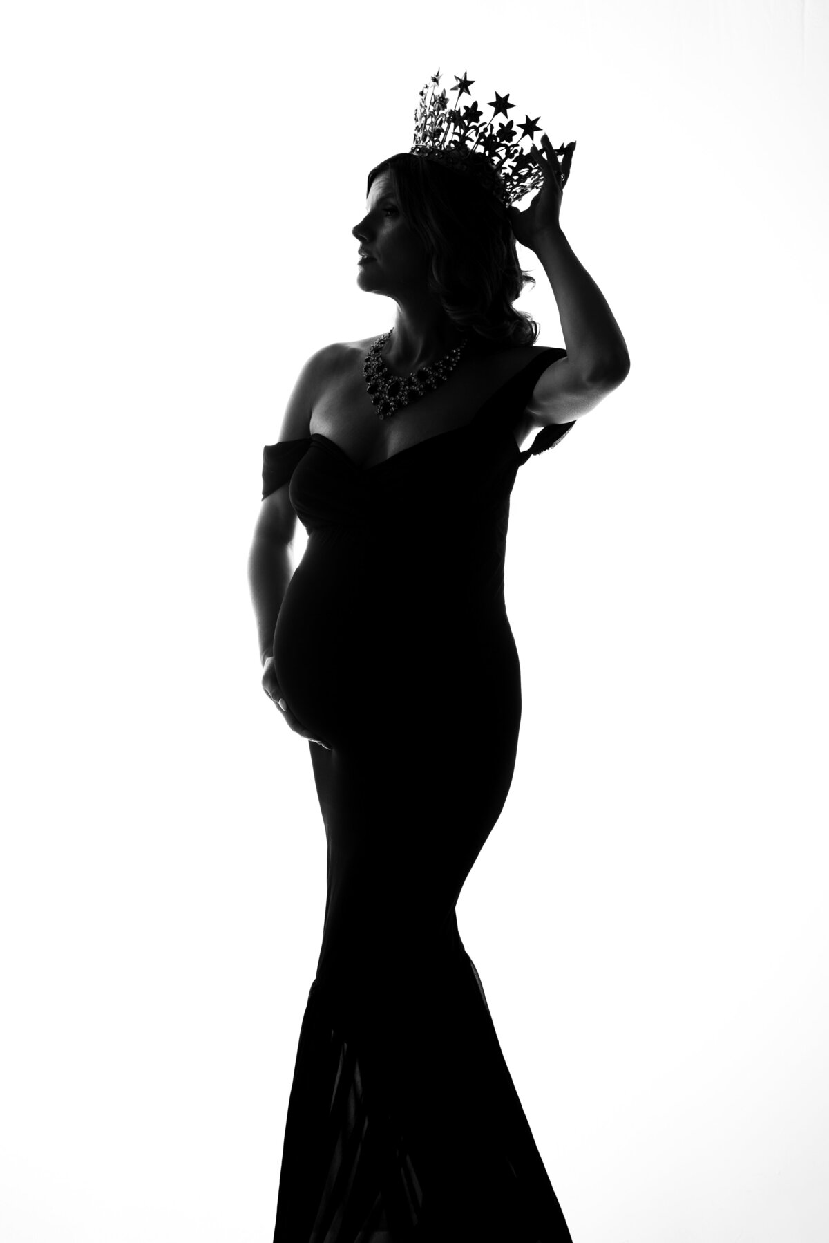 st-louis-maternity-photographer-pregnancy-silhouette-with-crown