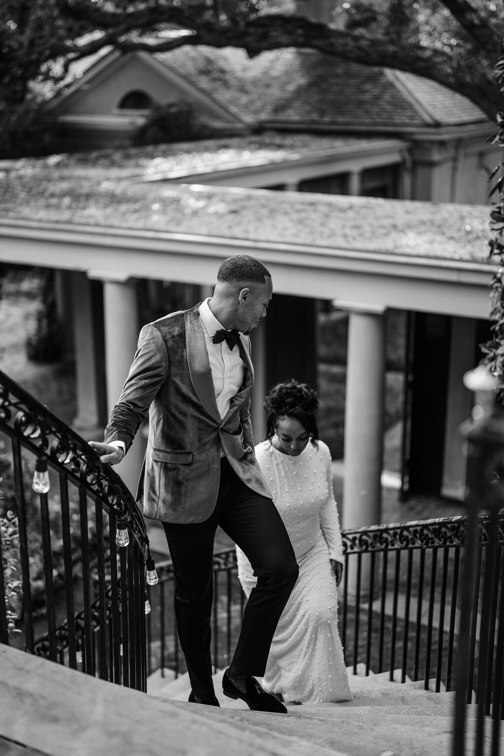 very-elegant-couple-climbing-the-stairs