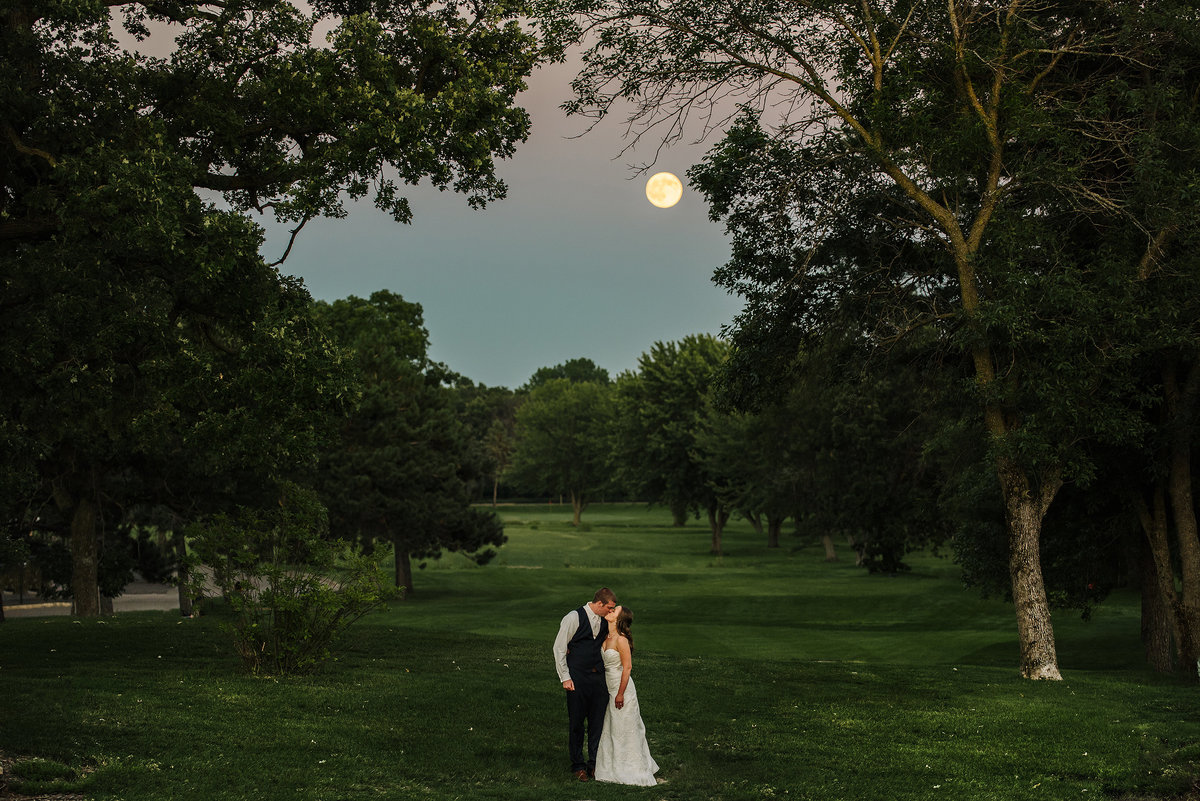 Minneapolis Wedding Photographer Moon Photo Walk_9144