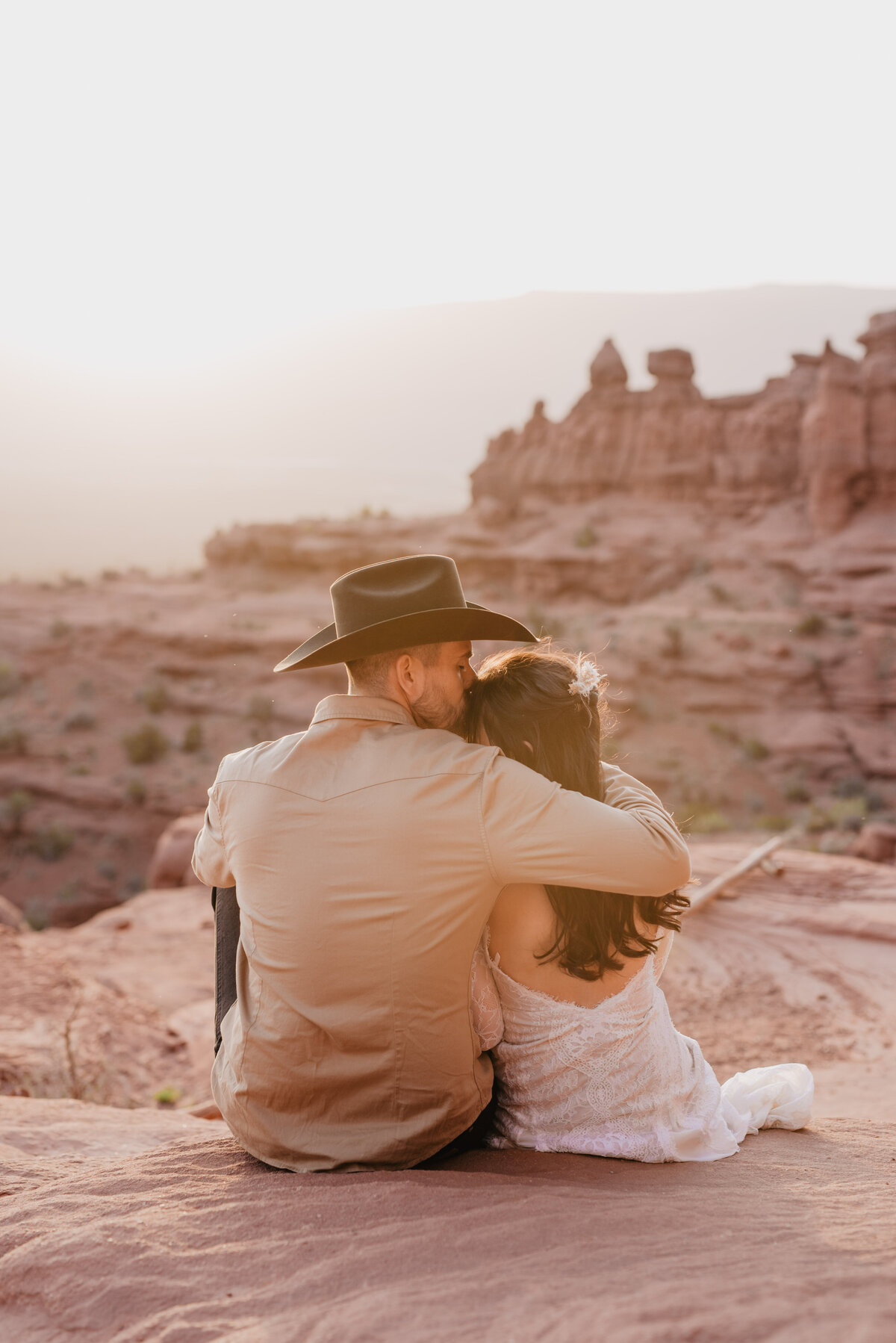 Utah Elopement Photographer captures groom hugging bride