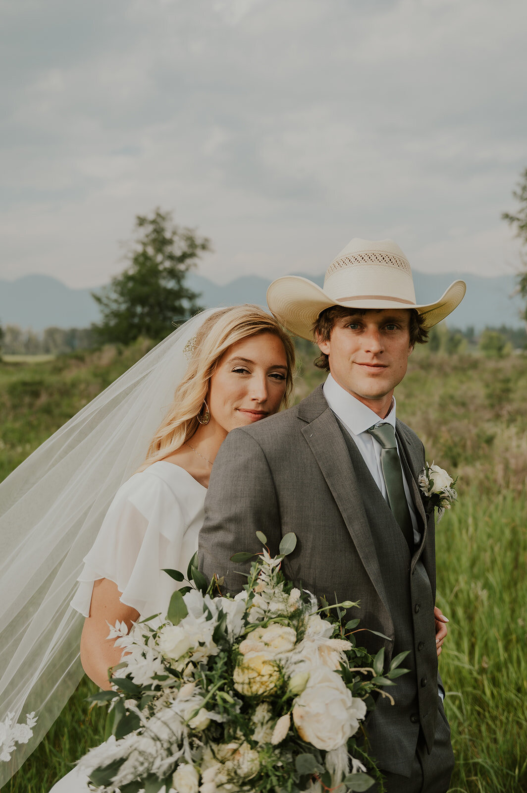 presley-gray-photo-elegant-montana-wedding-6813