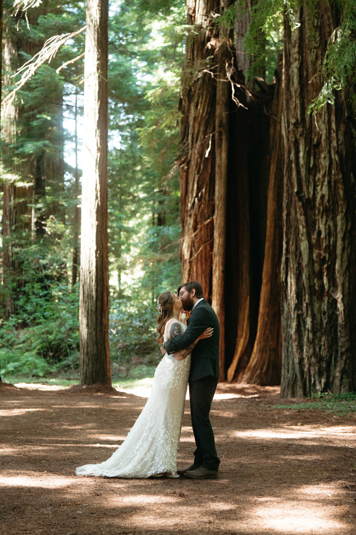 the_chaffins_international_destination_wedding_elopement_photographers_sammie_chaffin_micah_editorial_adventure_photos_travel_redwoods_national_park_11