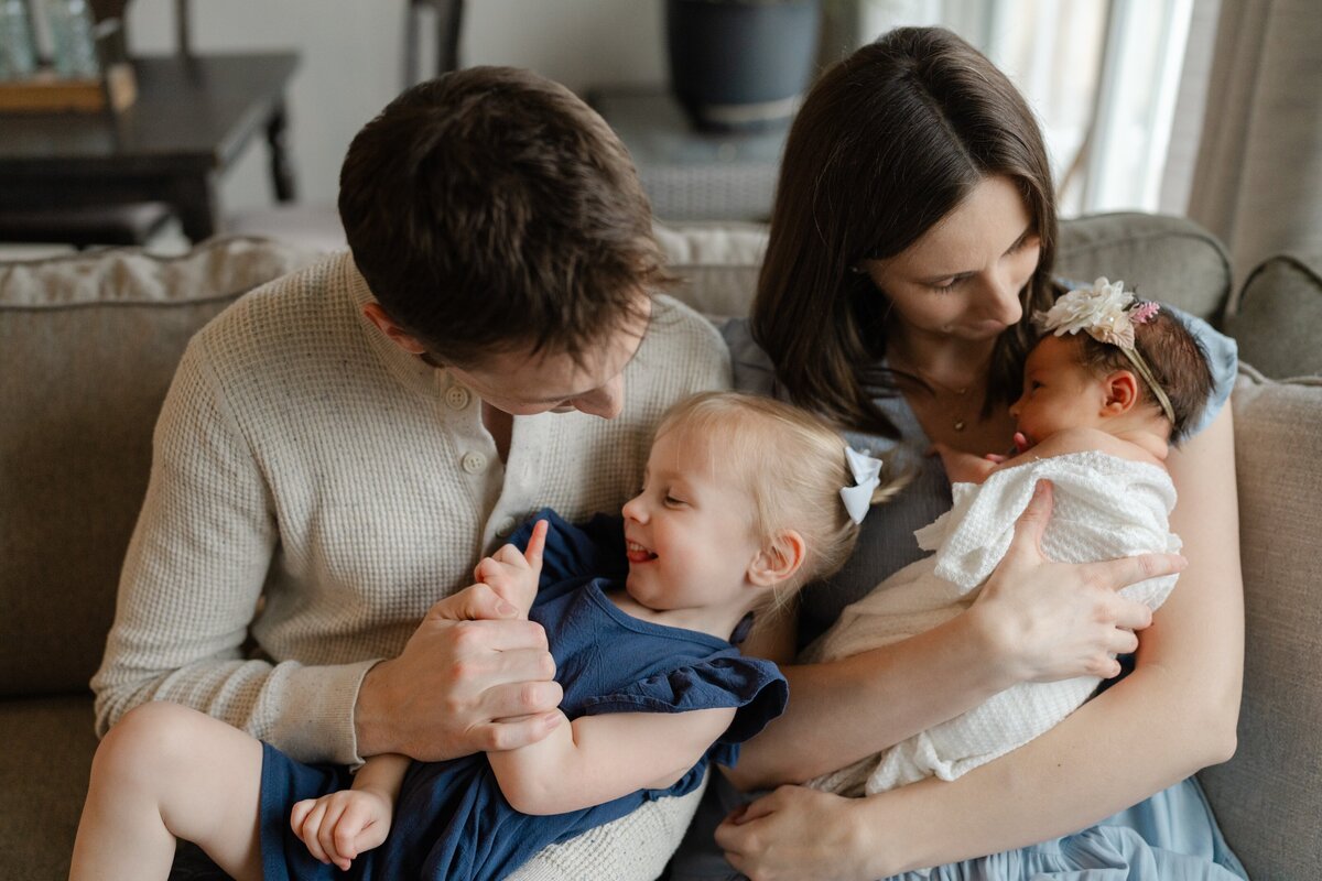 Relaxed-Newborn-Photography-in-Milwaukee-12
