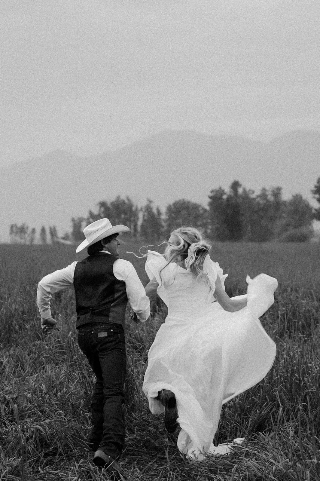 presley-gray-photo-elegant-montana-wedding-9303