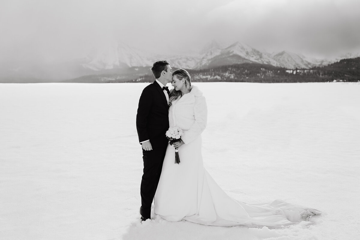 sunandpeakphotos-bigbear-california-wedding-photographer-intimatewedding-elopement-snowywedding-snowybigbearwedding-desireeandjake-495