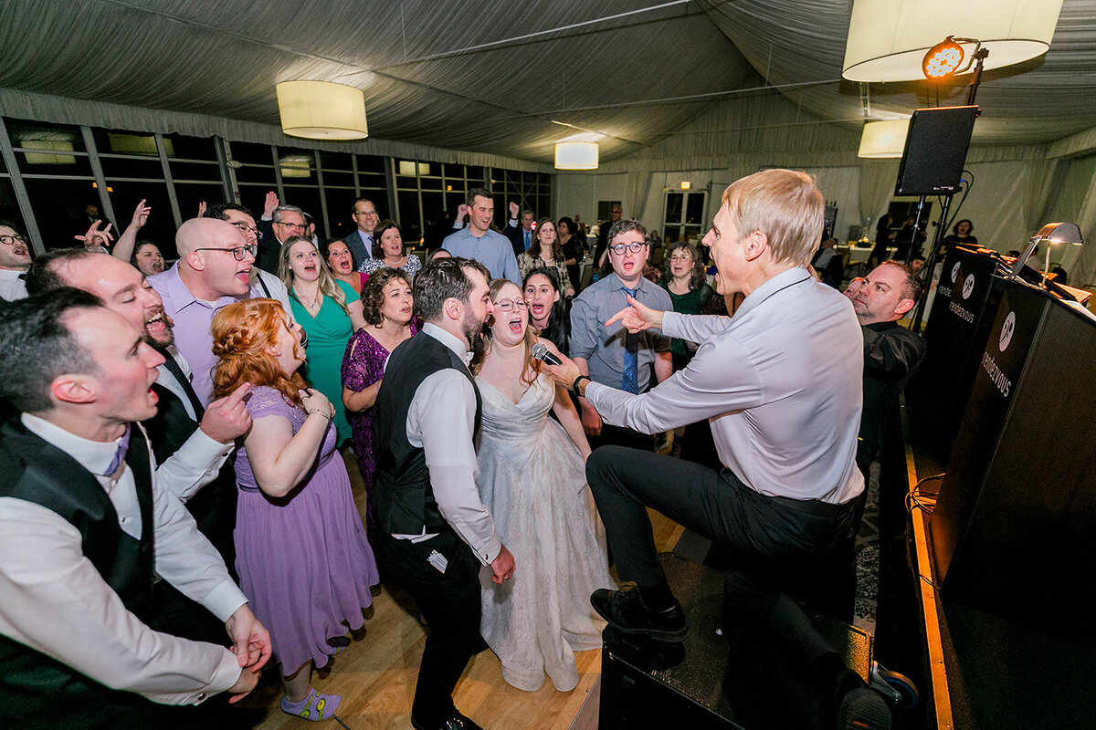 Eliana-Melmed-Photography-Chicago-LosAngeles-Jewish-WeddingPhotography-Dancefloor-00040