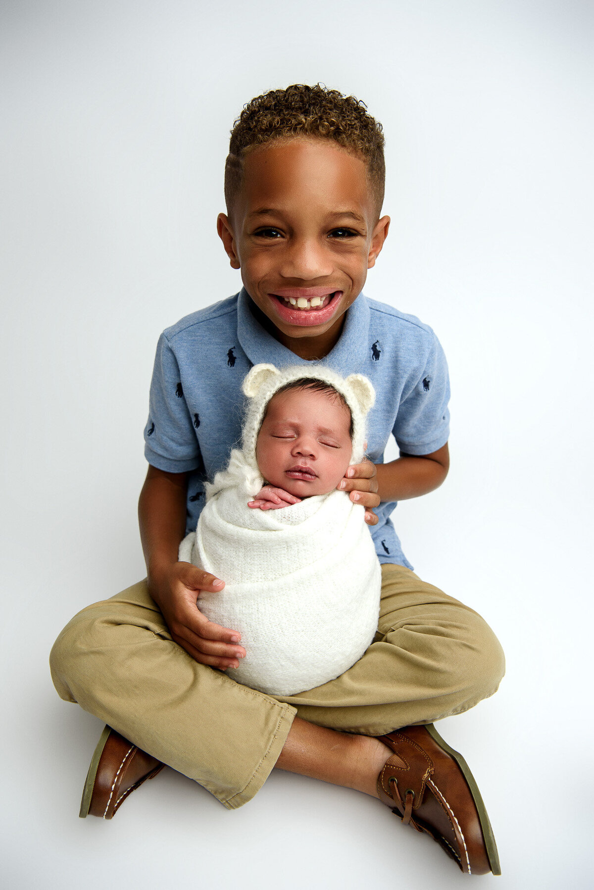 Newborn baby boy with brother