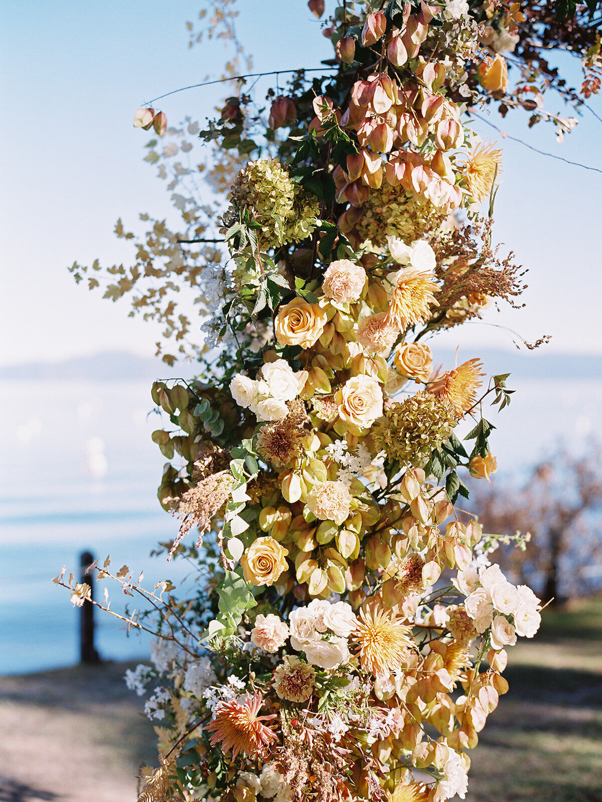 fall-floral-ceremony-arch