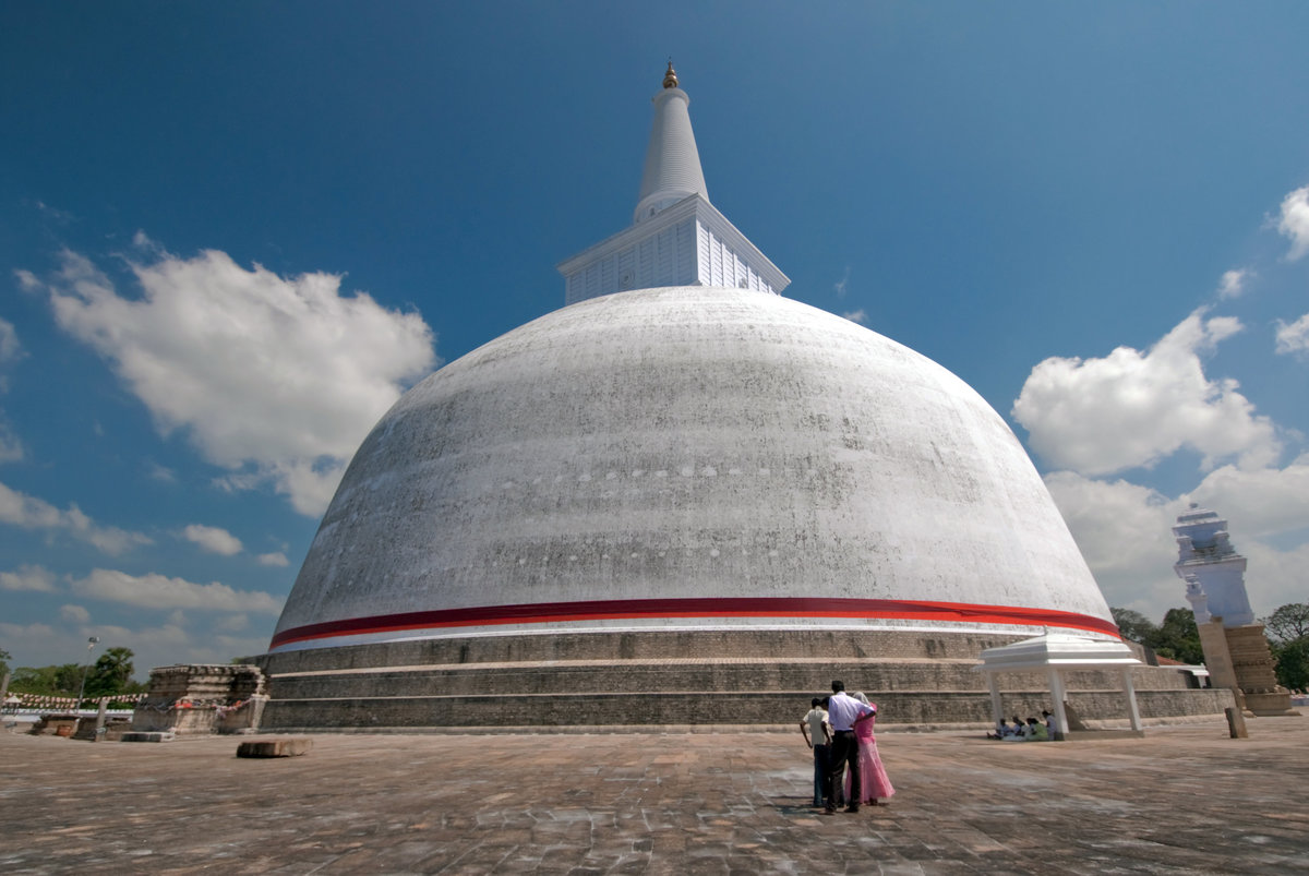 Ruvanvelisaya Dogoba Temple 2 - Anuradhapura - Sri Lanka _DSC0177-1-4