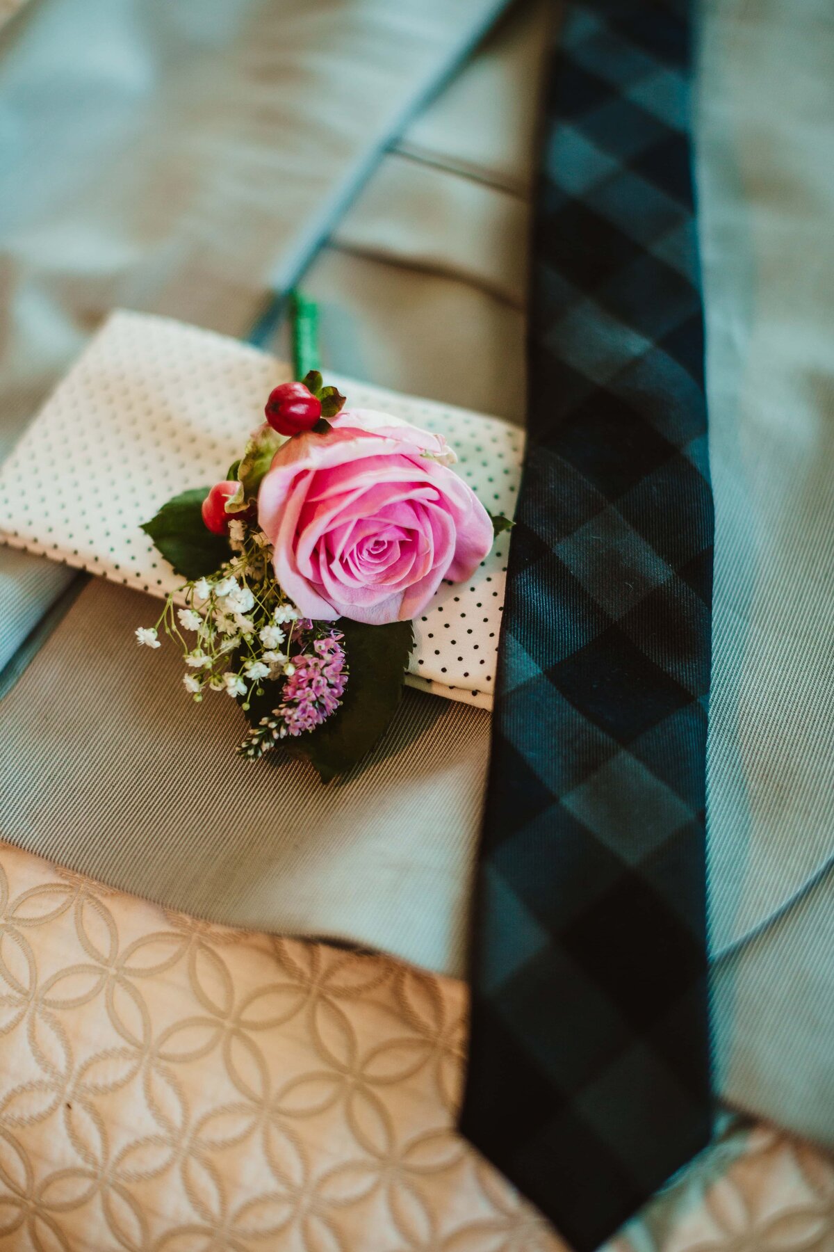 rose-boutonniere