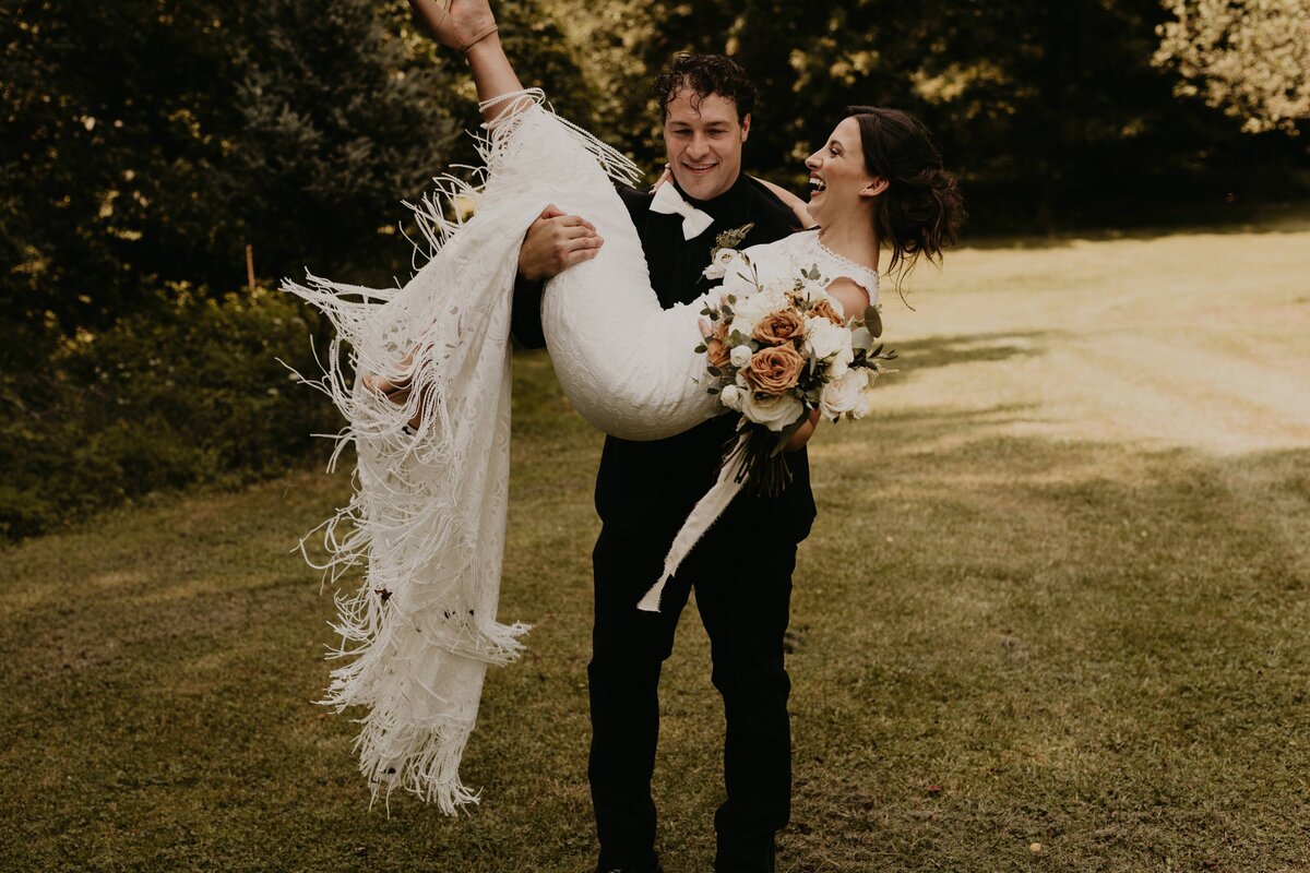 Emmett-Michigan-backyard-boho-wedding-dancing-metro-detroit-photographer-fringe-dress-reception-170