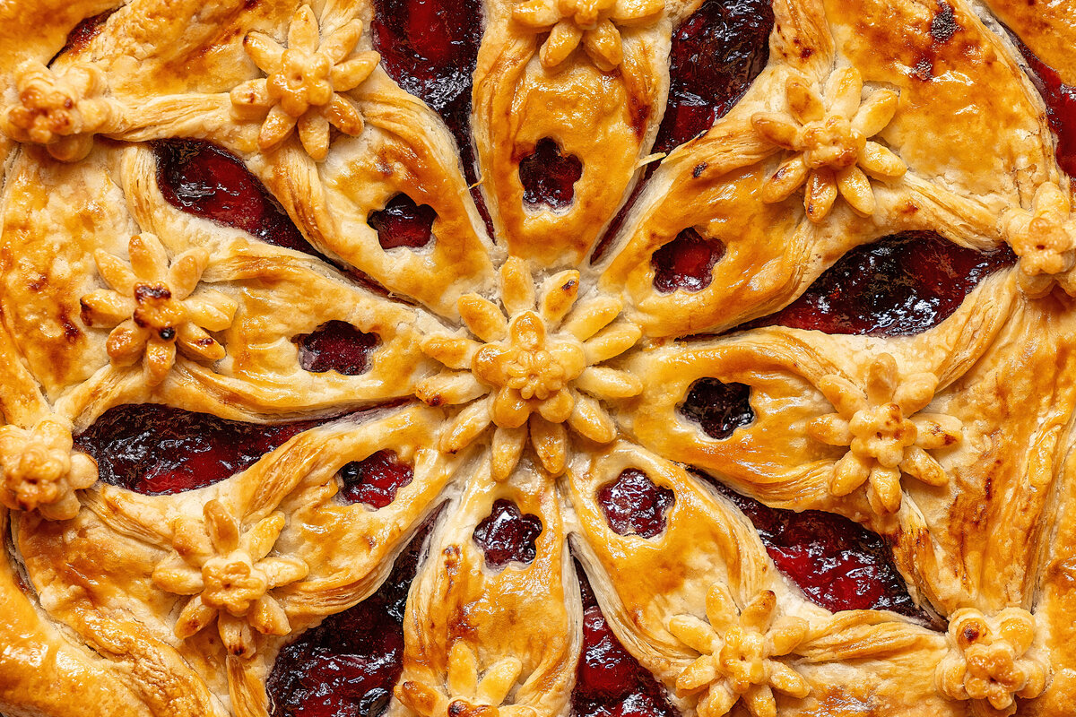 A close up of the top of a pie