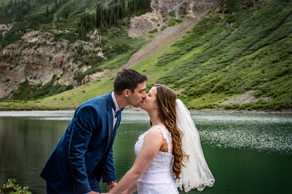 Crested Butte Emerald Lake elopement wedding photographer