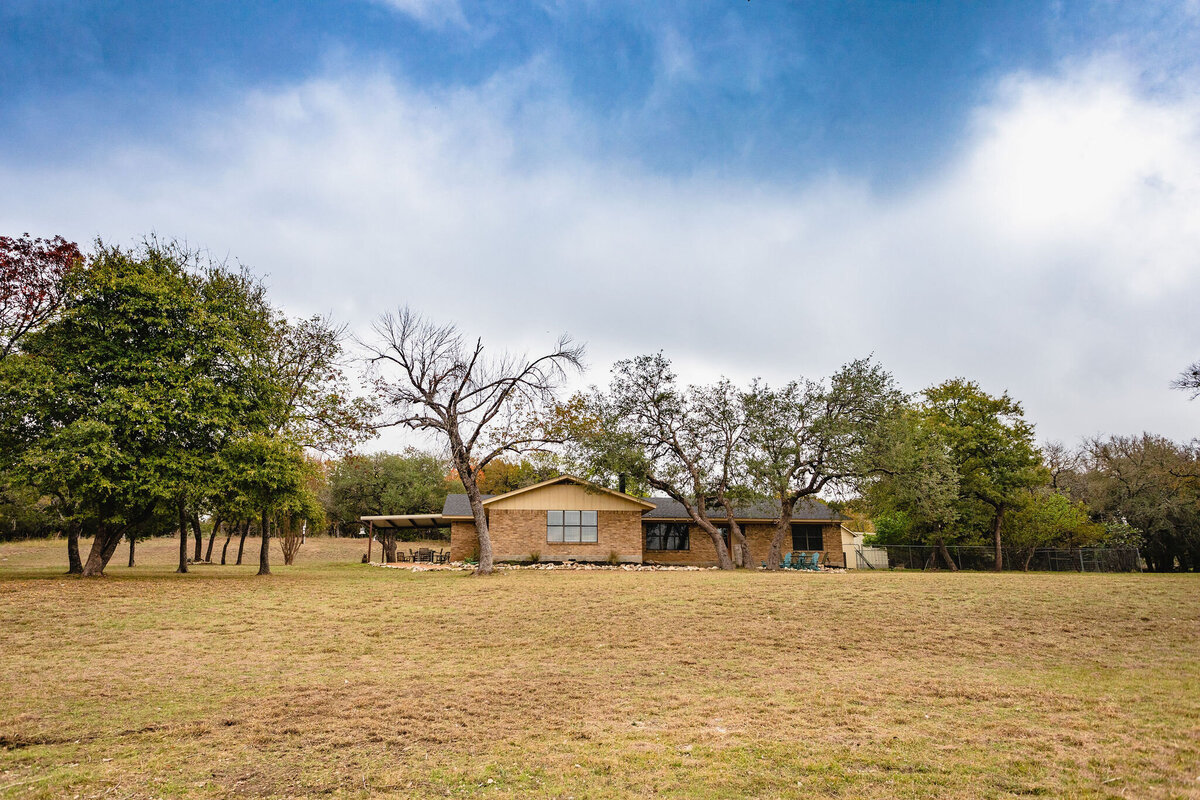 Spacious yard at this three-bedroom, two-bathroom ranch house for 7 with incredible hiking, wildlife and views.