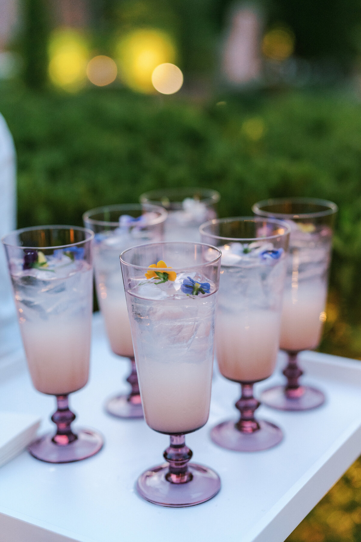 stunning cocktails with edible flowers