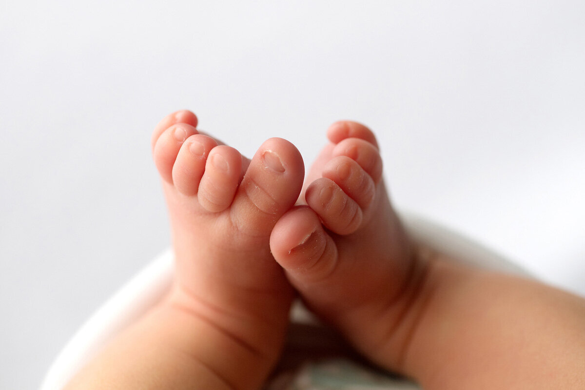 Newborn session baby feet