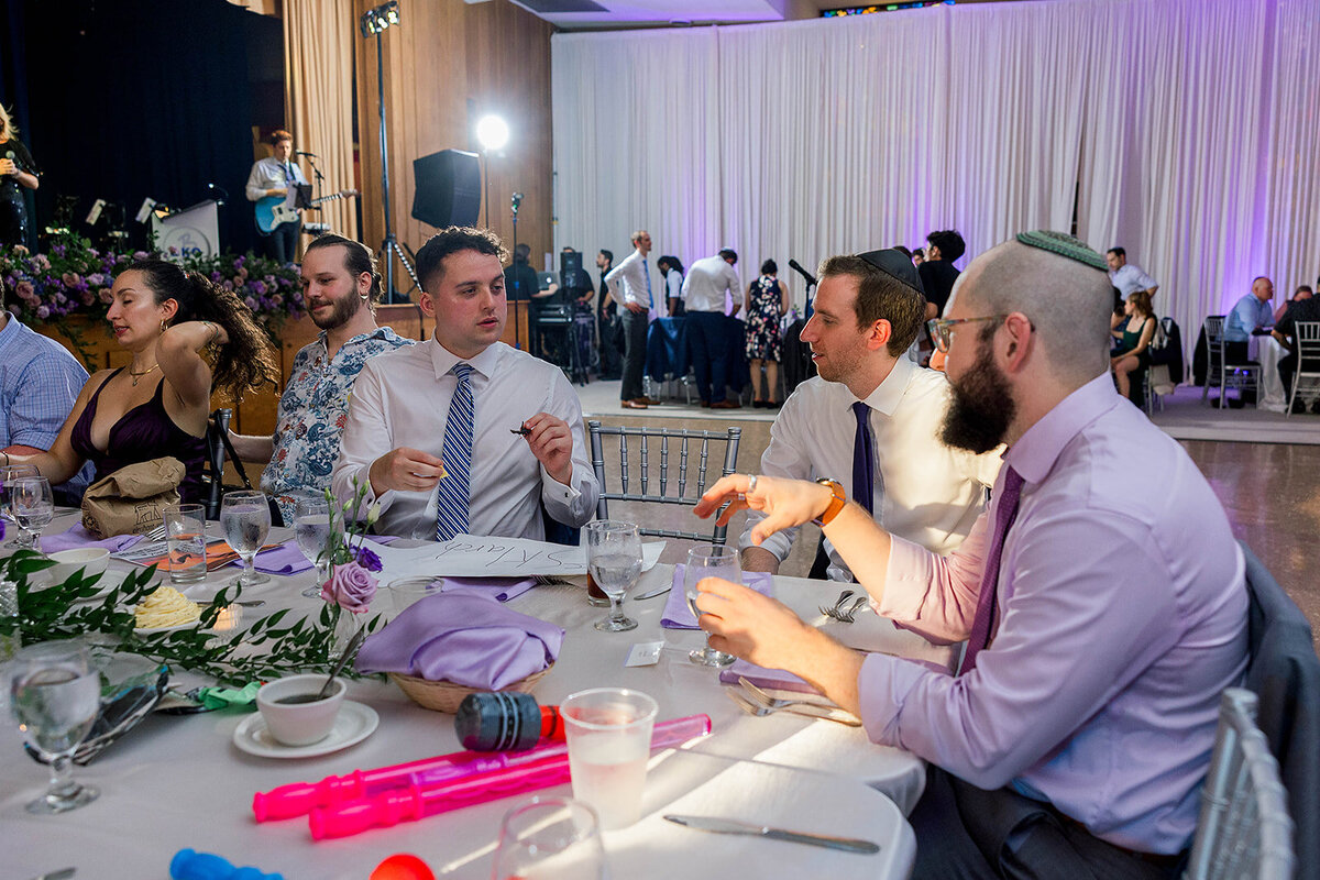Eliana-Melmed-Photography-Chicago-LosAngeles-Jewish-WeddingPhotography-ElianaSklar-DanceFloor-00031
