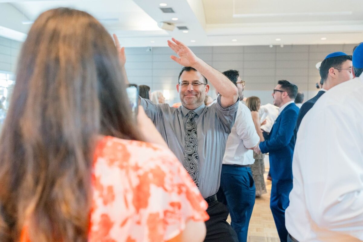 processed_ElianaMelmedPhotography_JewishWeddingPhotographer_ShulaNoah_Dancing-171