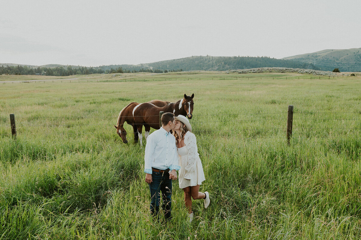 presley-gray-horse-pasture-engagement8929