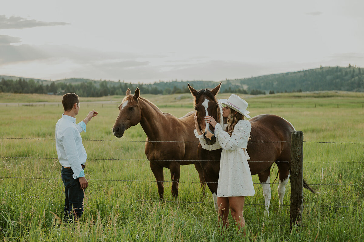 presley-gray-horse-pasture-engagement8756