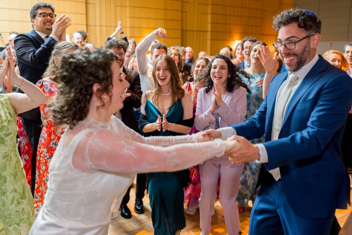 Eliana-Melmed-Photography-Chicago-LosAngeles-Jewish-WeddingPhotography-ShulaNoah-Simcha-Dancing-00106